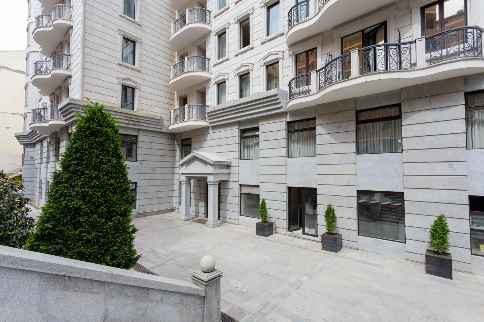 Serviced Apartment On Rustaveli Avenue 9 Τυφλίδα Εξωτερικό φωτογραφία